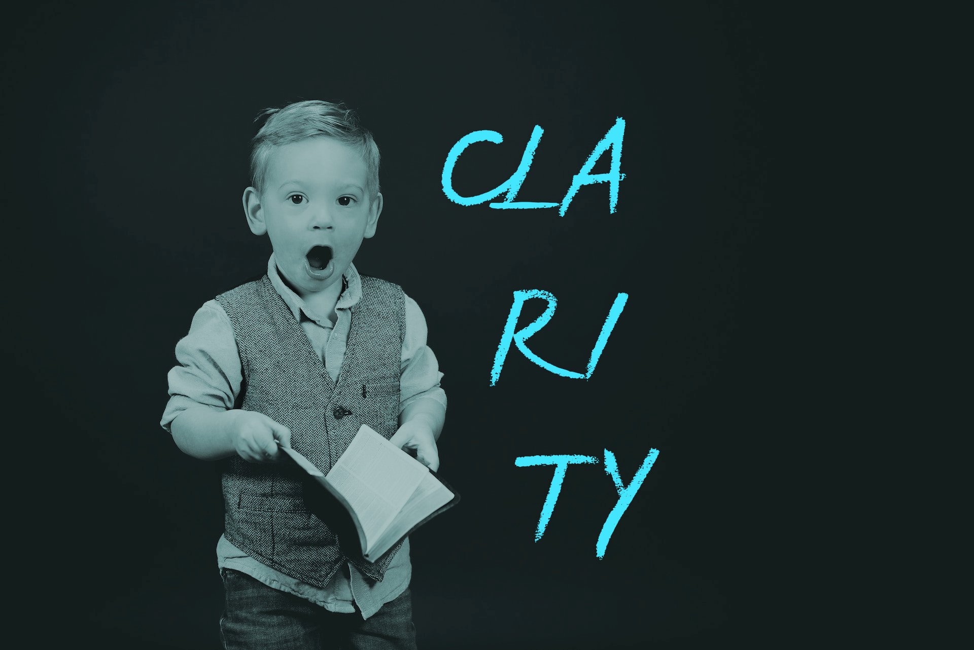 astonished boy with book; Text: CLA RI TY; Glossary for corporate sustainability